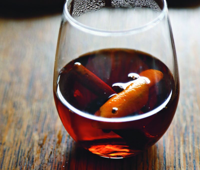 Kentucky Bourbon, Apple Cider and Spices, Mix for Perfect Cold Winter Day Drink